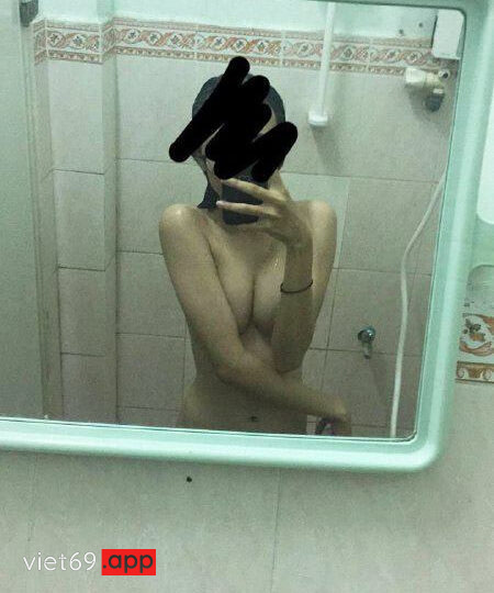 Ảnh 11 của Lộ clip sex em học sinh đeo kính mặc áo dài địt với bạn trai (Full Clip + Pic)