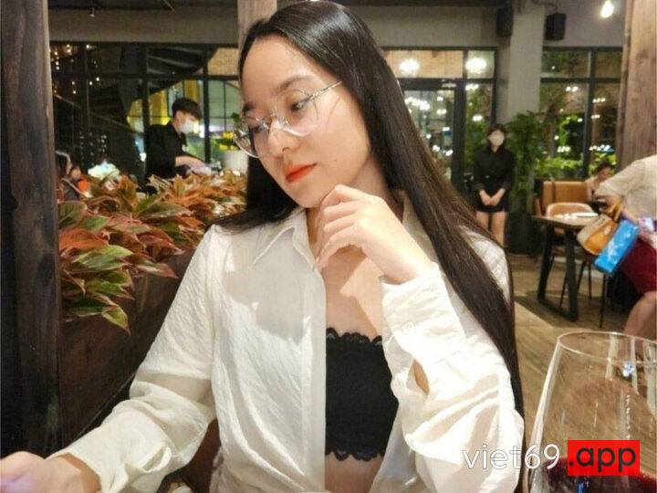 Ảnh 13 của Lộ clip sex Em kính cận mông to máy chịch cực dâm đãng (Full Clip + Pic) – Phần 1