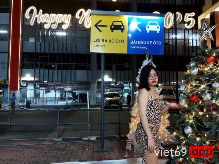 Ảnh 4 của Lộ clip sex Em rau văn phòng kính cận dâm đãng cosplay đủ loại (Full Clip + Pic)