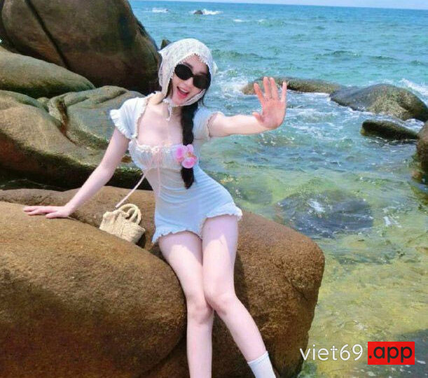 Ảnh 3 của Lộ clip sex em Yến Đỗ cô chủ shop dễ thương (Bản mới update 04-2025)