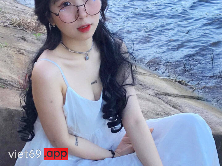 Ảnh 15 của Lộ clip sex Hot IG Nguyễn Uyên Trang 40k follow (Full Clip + Pic)