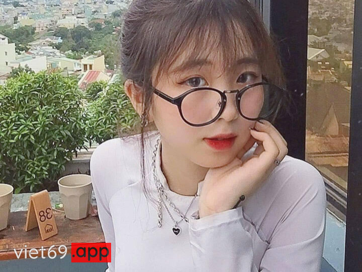 Ảnh 17 của Lộ clip sex Hot IG Nguyễn Uyên Trang 40k follow (Full Clip + Pic)