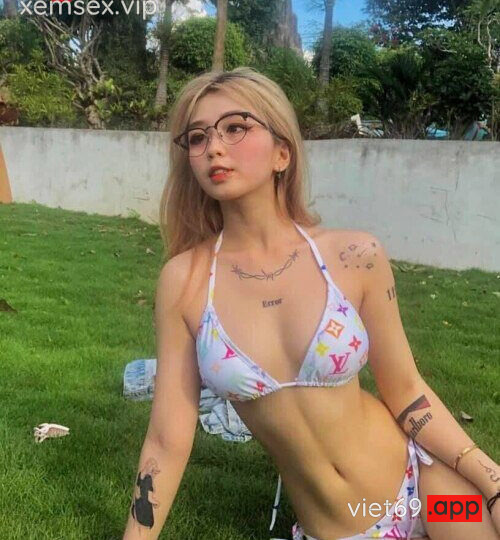 Ảnh 23 của Lộ clip sex Hot IG Nguyễn Uyên Trang 40k follow (Full Clip + Pic)