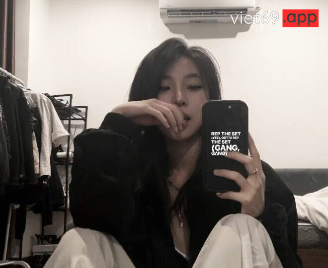 Ảnh 2 của Lộ clip sex Hot IG Nguyễn Uyên Trang 40k follow (Full Clip + Pic)