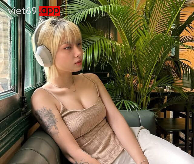 Ảnh 5 của Lộ clip sex Nguyễn Minh Hạnh mông to nhấp sướng không tả nổi (Full Clip + Pic)