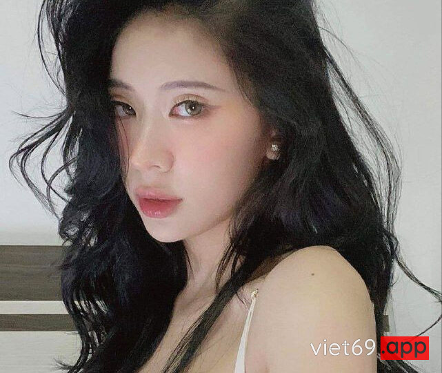 Ảnh 4 của Lộ clip sex Nguyễn Vy cu găm bi như thế này em đụ mới sướng