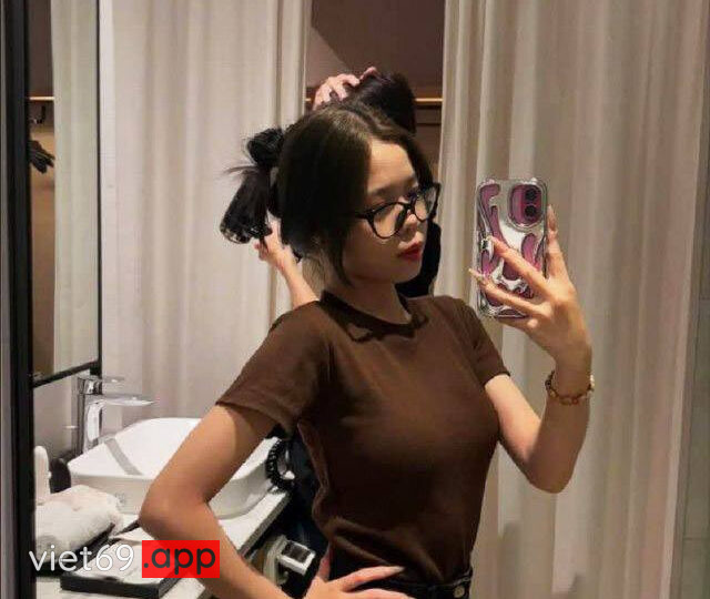 Ảnh 2 của Lồn em khít anh dập mạnh làm em sướng rên rỉ (Full Clip + Pic)