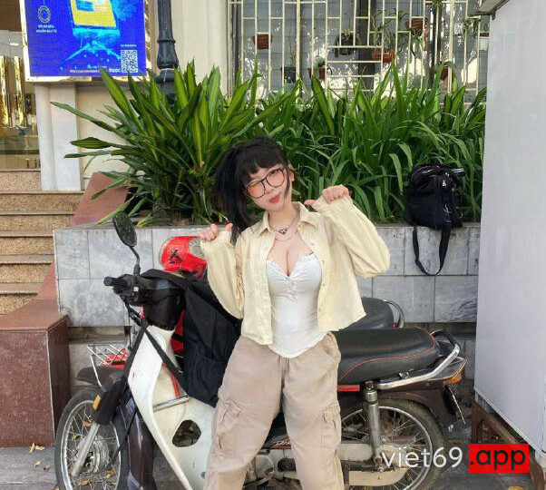 Ảnh 2 của Múi mít mông to nứng lồn chủ động nhấp (Full Clip + Pic)