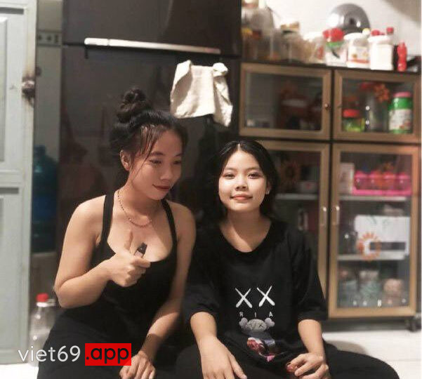 Ảnh 7 của Nứng quá chưa kịp cởi quần đè em ra đụ