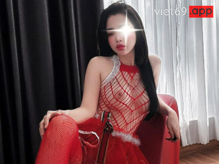 Ảnh 2 của Siêu phẩm vclustful1999 doggy em trong bộ đồ lọt khe đỏ