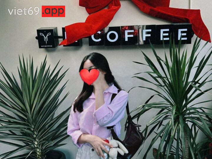 Ảnh 1 của Sung sướng cùng em rau 2k2 non tơ địt rất nhìu nước nôi ra lênh láng