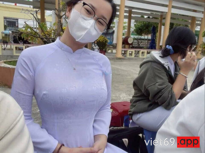 Ảnh 1 của Thanh niên địt nhau với em học sinh cấp 3 mặc áo dài