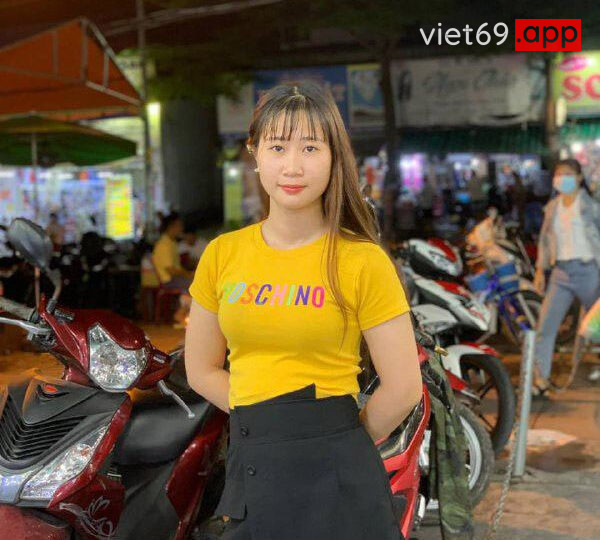 Ảnh 12 của Thanh niên xăm trổ địt mạnh vào chiếc lồn dâm của vợ