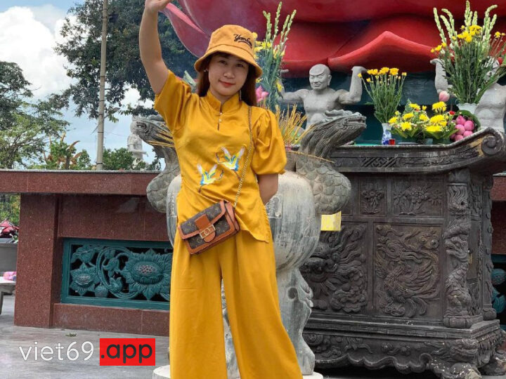 Ảnh 9 của Thanh niên xăm trổ địt mạnh vào chiếc lồn dâm của vợ