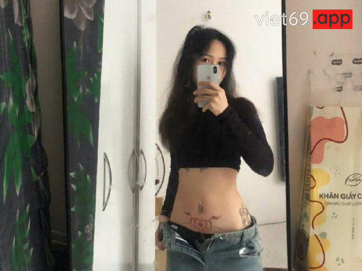 Ảnh 2 của Vén váy em lên mà đụ không kịp cởi quần