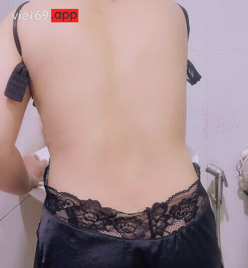 Ảnh 2 của Vợ dâm mặc đồ sexy makeup nhịn không được doggy liền vài nhái