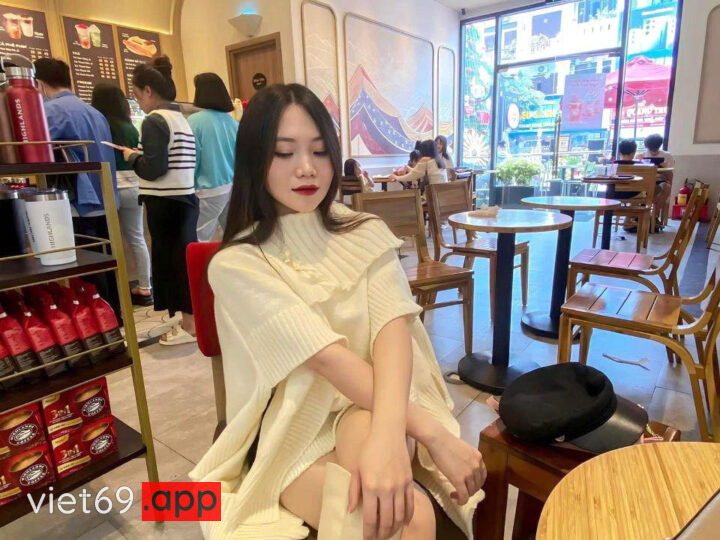 Ảnh 13 của Vừa địt vừa vỗ bím làm em sưng lồn (Full Clip + Pic)